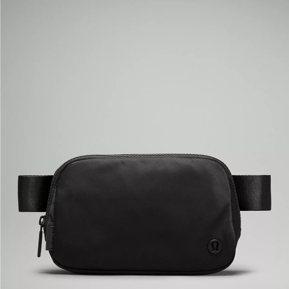 Lululemon Everywhere Belt Bag 1L- black/Black - Picture 2 of 6